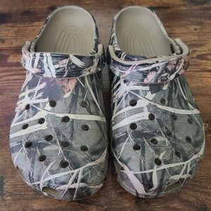 Camo Crocs m7/w9